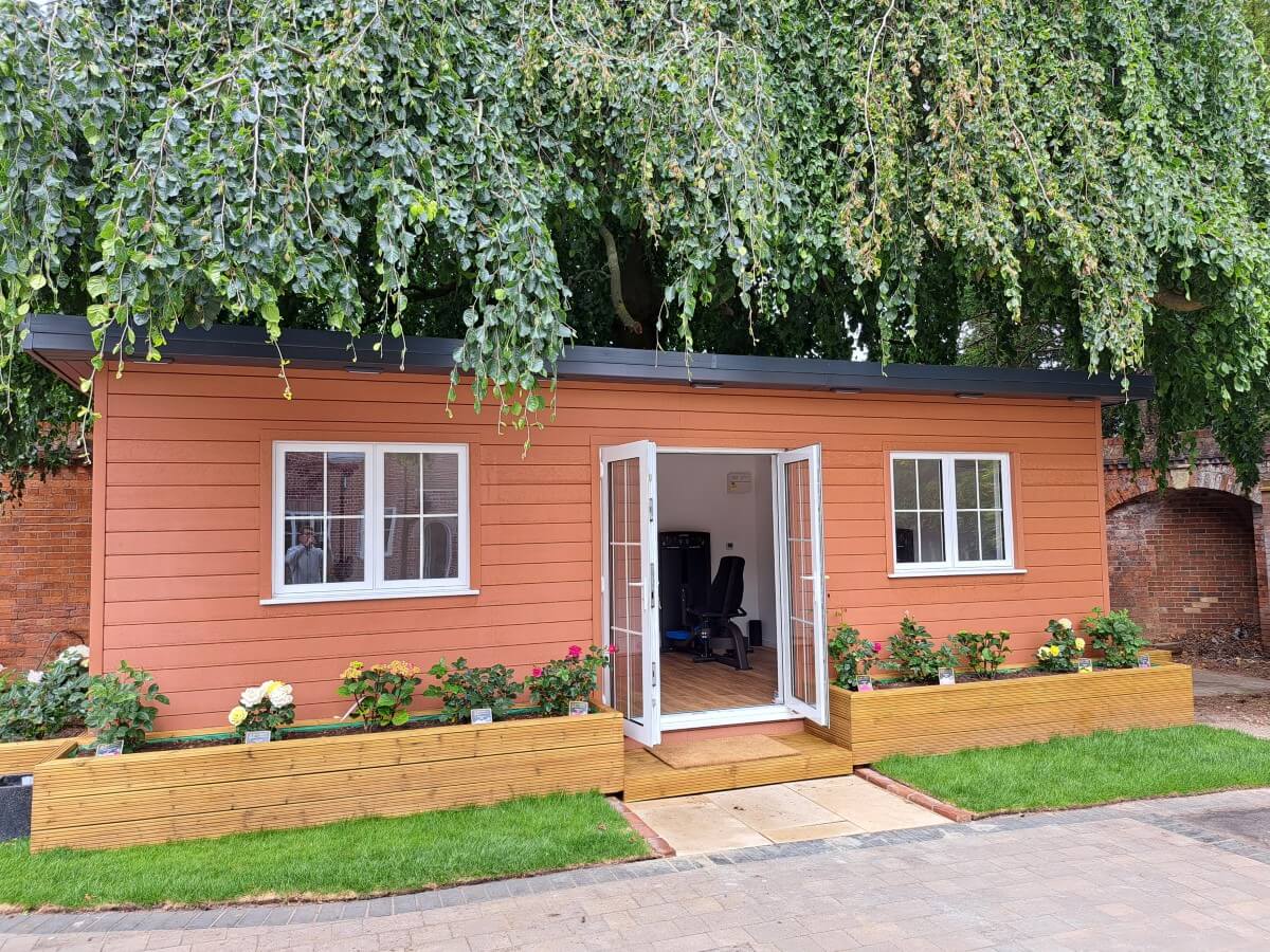 Bespoke garden Gym room with integrated toilet in Kingston, Surrey - Exterior