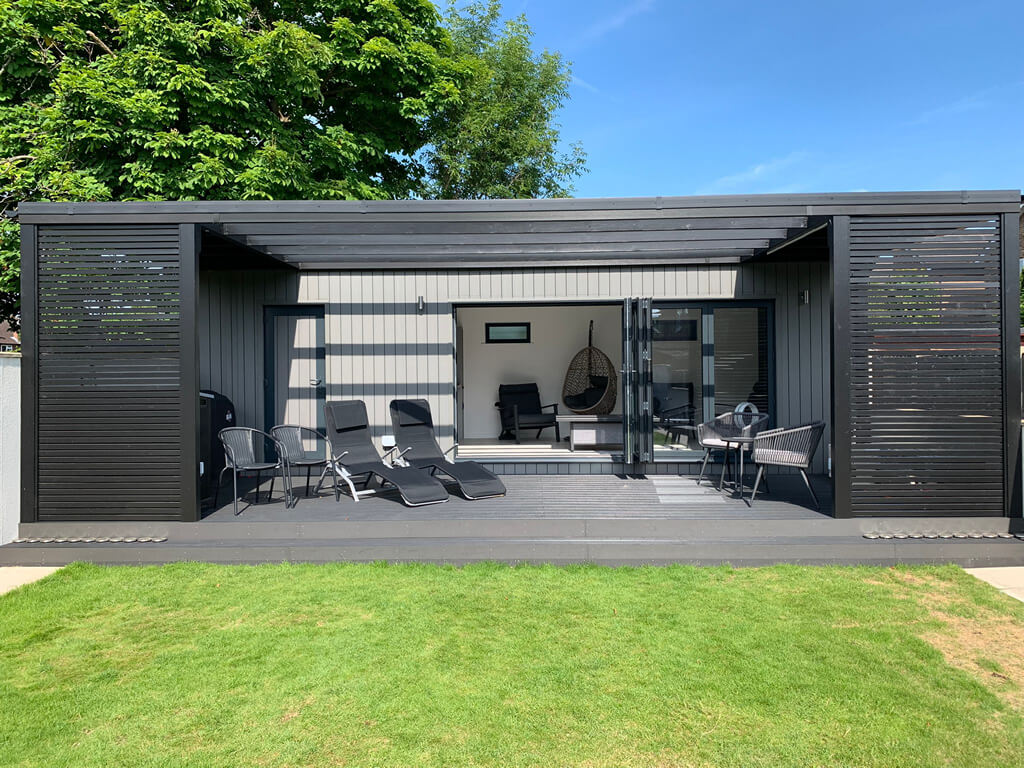 Bespoke Garden room with Pergola Ashford, Surrey - Garden Rooms by Drumbeat