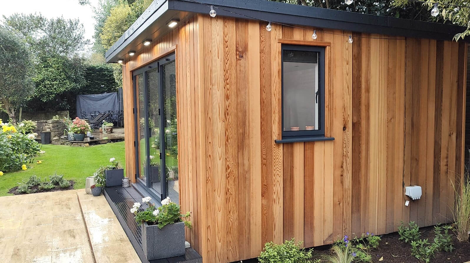 Right View of Stylish Cedar Clad Bespoke Garden Leisure Room, Bracknell - Garden Rooms by Drumbeat
