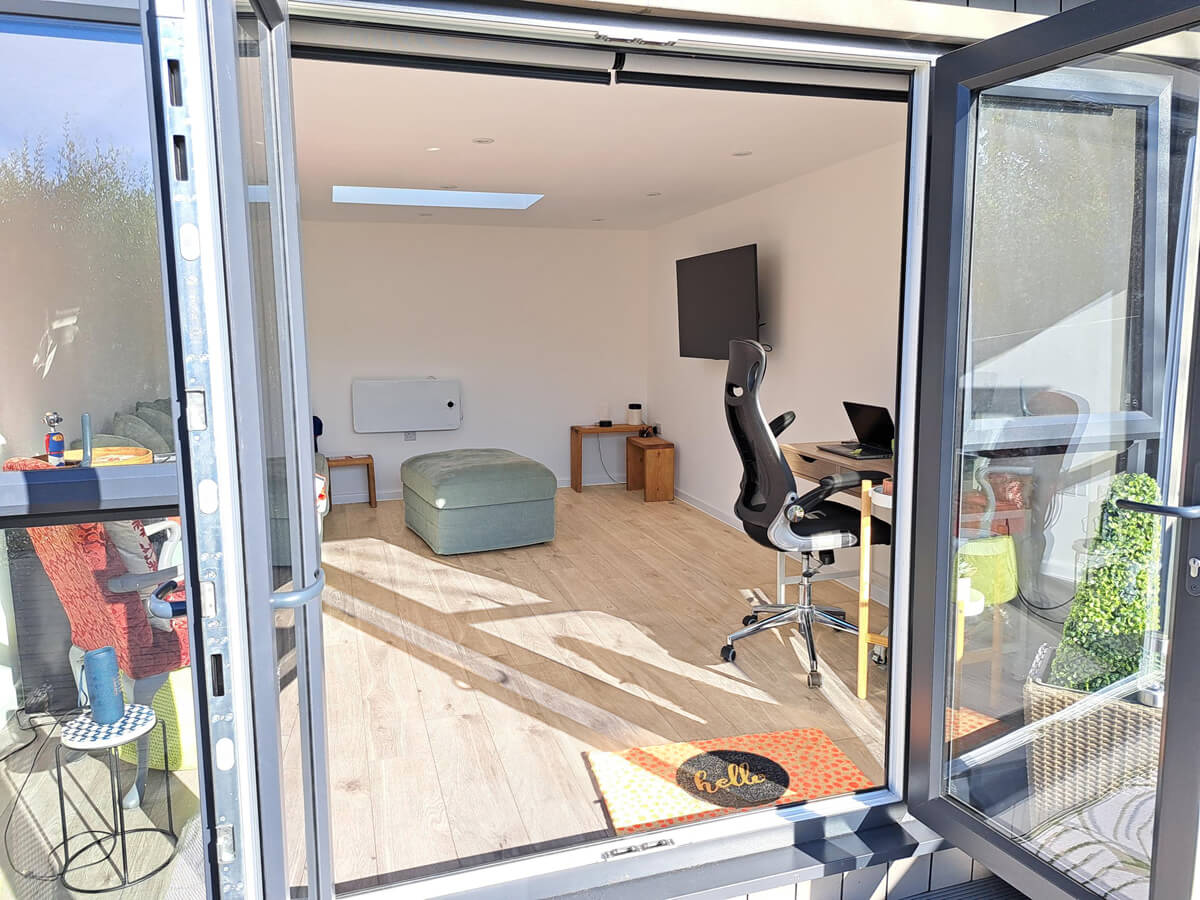 Spacious and Stylish Bespoke Garden Room in Chertsey, Surrey - Interior - Garden Rooms by Drumbeat