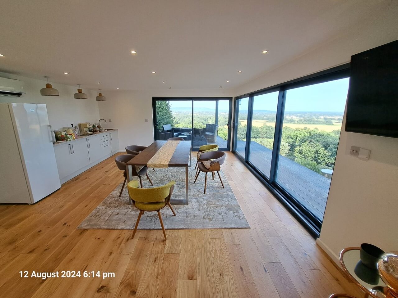Stunning bespoke garden room with views of the Surrey Hills near Dorking - Interior 2