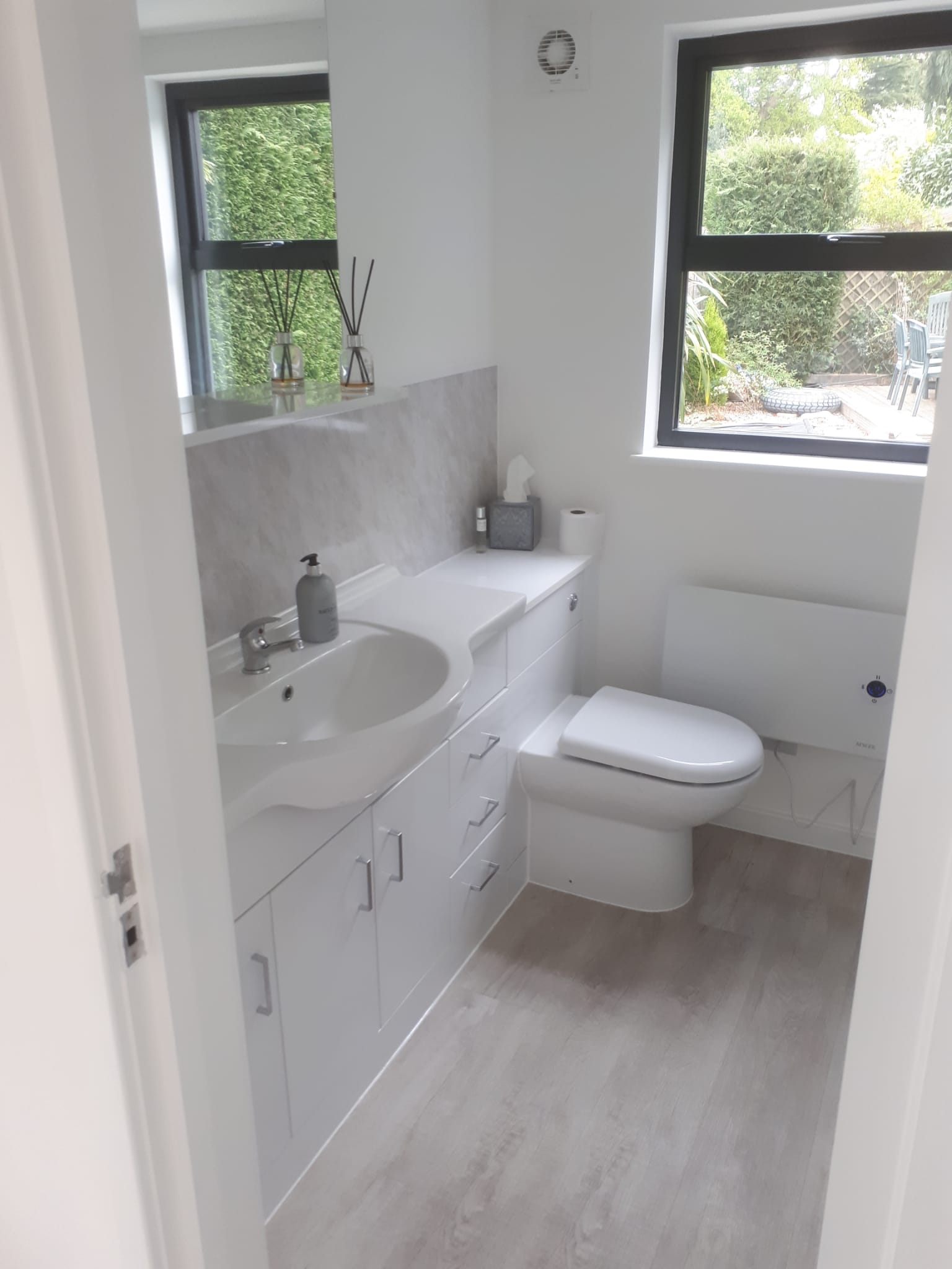 Premium pool side garden room with toilet